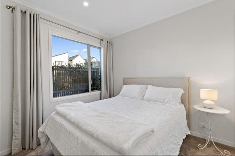 Photo of property in 11/2 Warrant Officer Lane, Hobsonville, Auckland, 0616