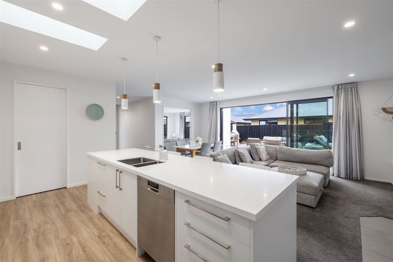 Photo of property in 7 Picadilly Avenue, Casebrook, Christchurch, 8051