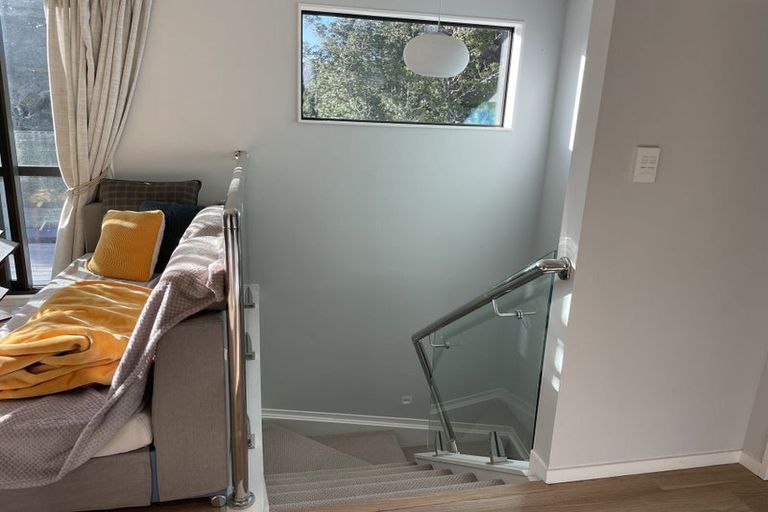 Photo of property in 18a Hazel Glen, Bayview, Auckland, 0629