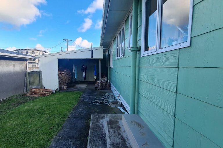 Photo of property in 35 Fox Street, Opunake, 4616