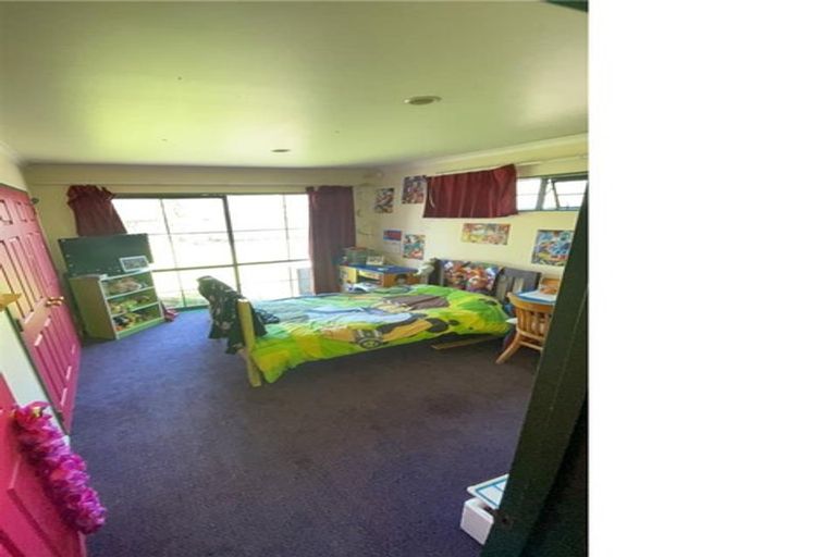 Photo of property in 9 Vinograd Drive, Te Atatu Peninsula, Auckland, 0610