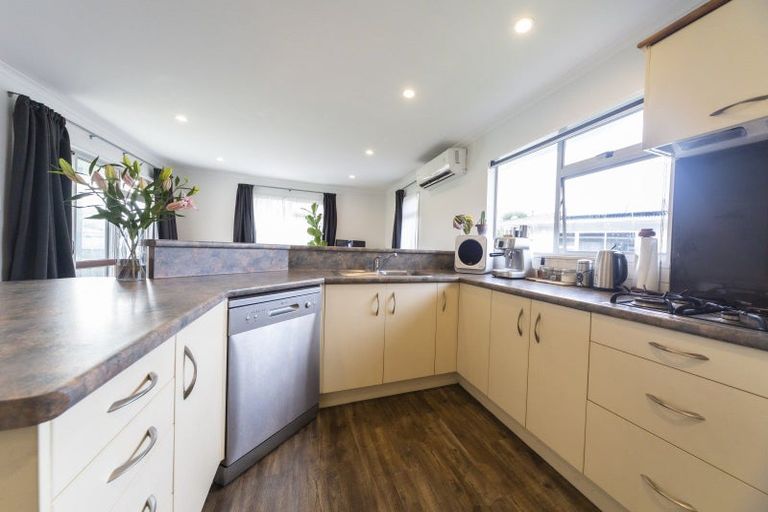 Photo of property in 42 Cascade Crescent, Westbrook, Palmerston North, 4412