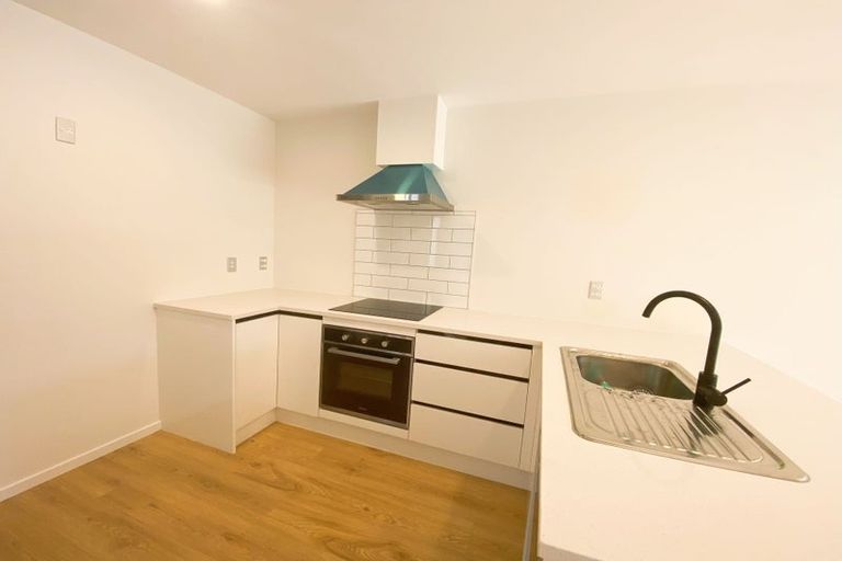 Photo of property in 1/20 Peach Road, Glenfield, Auckland, 0629