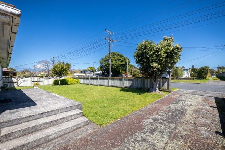 Photo of property in 131 Seaview Road, Westown, New Plymouth, 4310