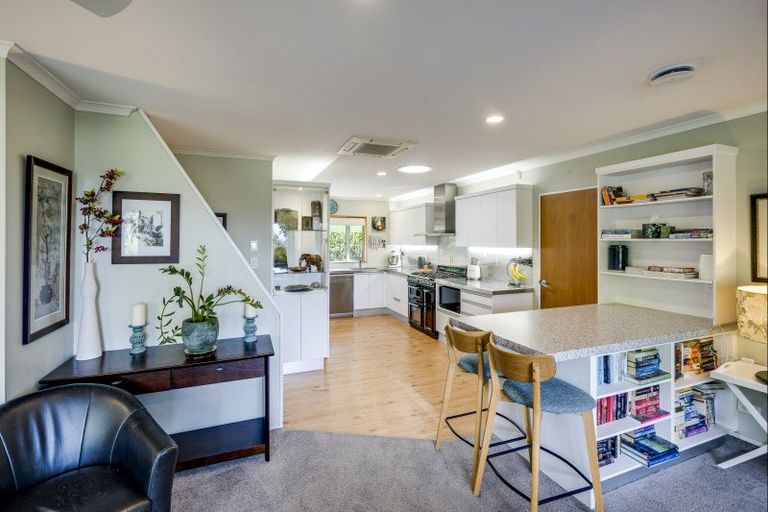 Photo of property in 16 Lucknow Terrace, Hospital Hill, Napier, 4110