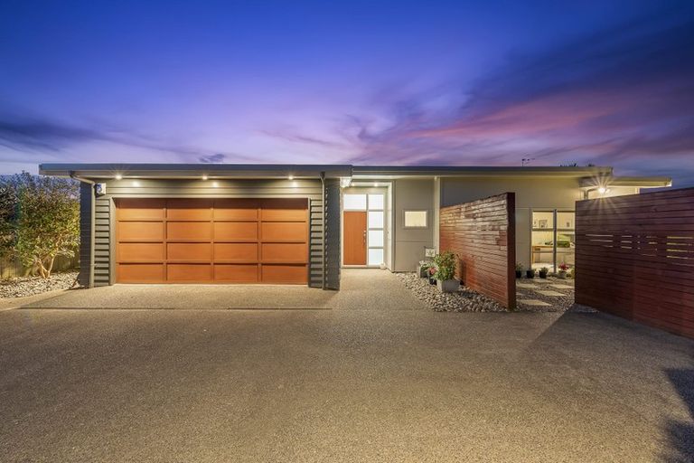 Photo of property in 12 Millennium Hill, Paraparaumu, 5032