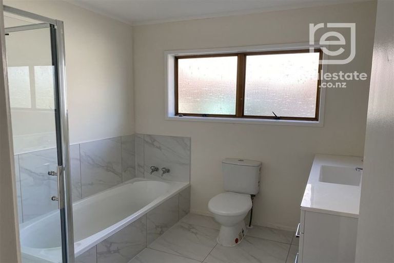 Photo of property in 68 Gossamer Drive, Pakuranga Heights, Auckland, 2010