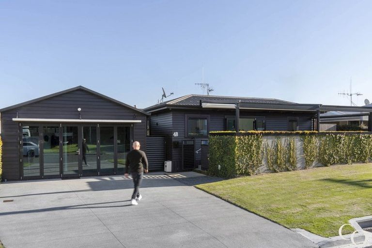 Photo of property in 48 Pitau Road, Mount Maunganui, 3116