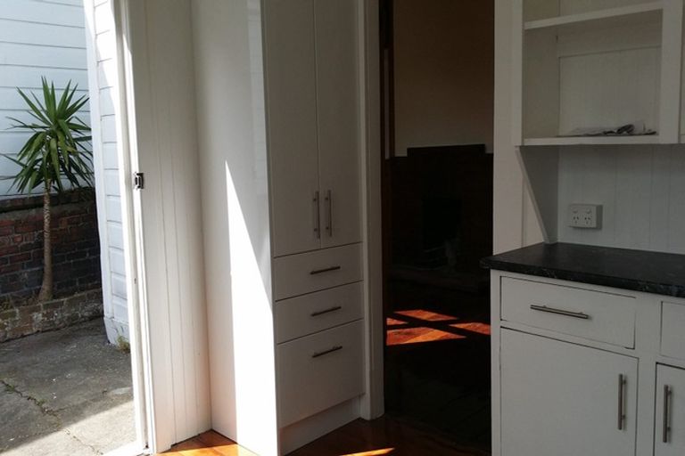 Photo of property in 5 Brown Street, Mount Cook, Wellington, 6021