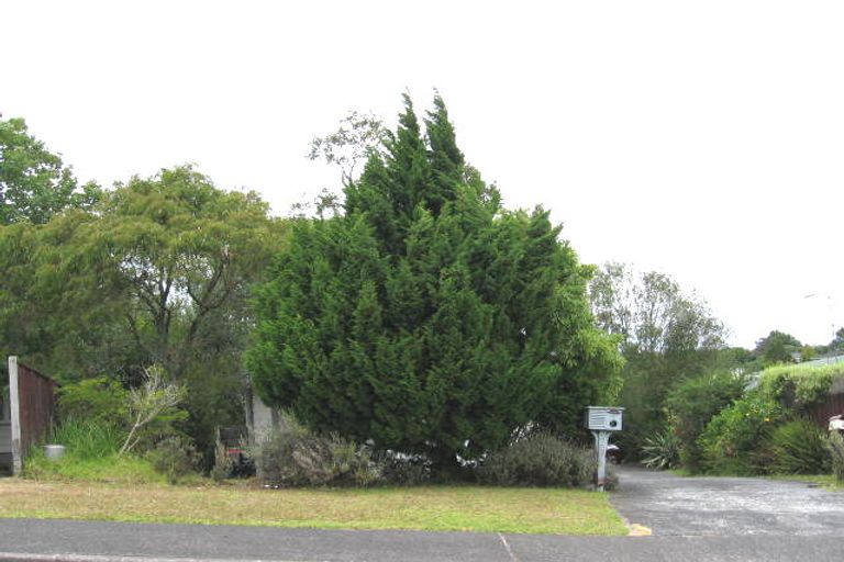 Photo of property in 2/5 Kerria Place, Sunnynook, Auckland, 0620