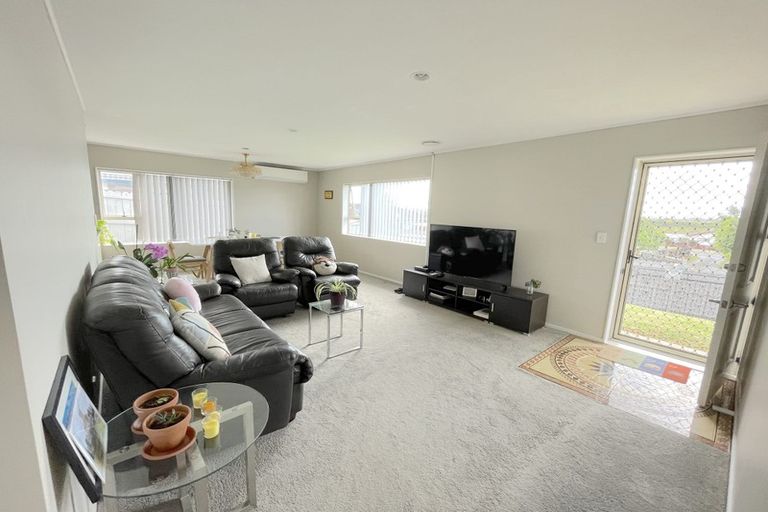 Photo of property in 2/25 Kopara Place, Clendon Park, Auckland, 2103