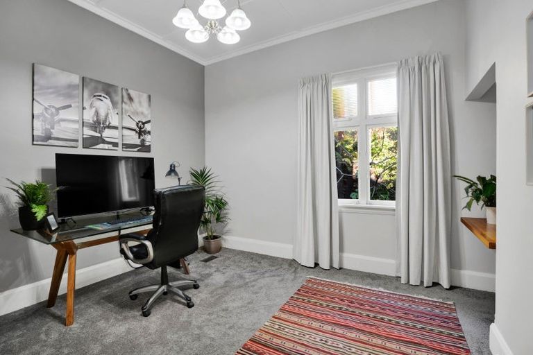 Photo of property in 18 Ridge Lane, New Plymouth, 4310