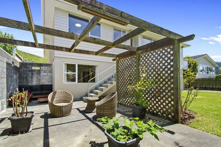 Photo of property in 64 Oriel Avenue, Tawa, Wellington, 5028