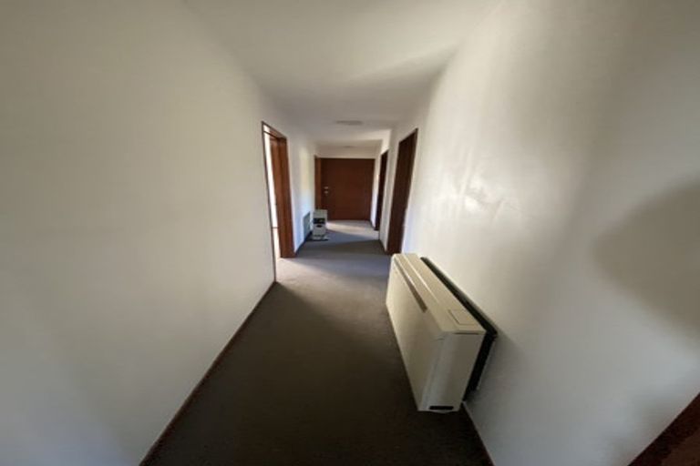 Photo of property in 9 Montclare Avenue, Ilam, Christchurch, 8041