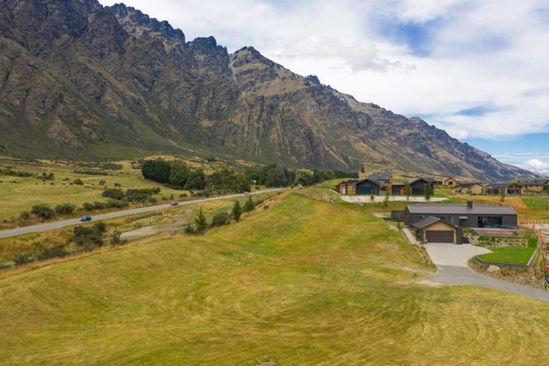 Photo of property in 6 Chimney Lane, Jacks Point, Queenstown, 9371