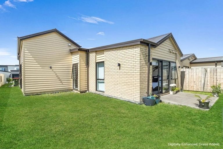 Photo of property in 7 Poutawa Lane, Clarks Beach, 2122