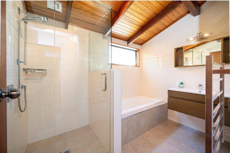 Photo of property in 1 Ritchie Place, Havelock North, 4130