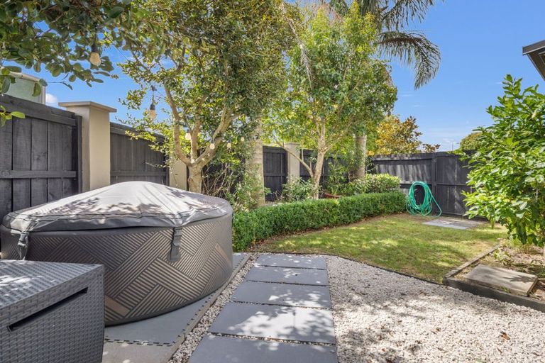 Photo of property in 2 Four Oaks Place, Pukekohe, 2120