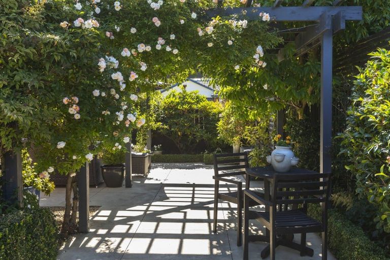 Photo of property in 10 Willowview Drive, Redwood, Christchurch, 8051