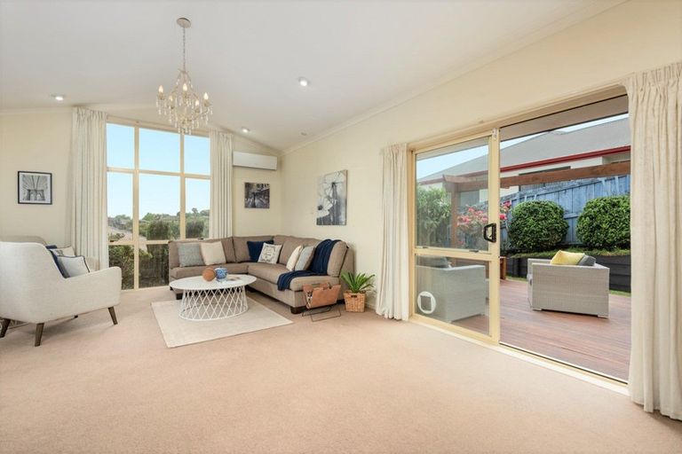 Photo of property in 1 Tautara Place, Ohauiti, Tauranga, 3112