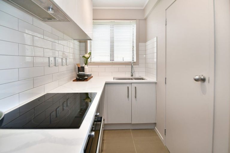 Photo of property in 18 Melandra Road, Stanmore Bay, Whangaparaoa, 0932