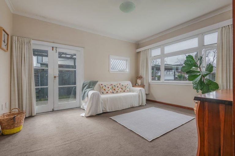 Photo of property in 6 Franklin Avenue, Hokowhitu, Palmerston North, 4410