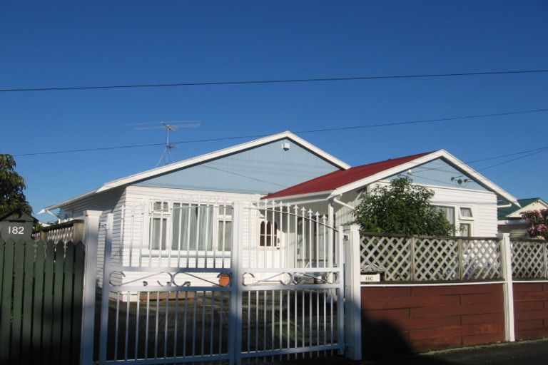 Photo of property in 180 Knights Road, Hutt Central, Lower Hutt, 5011
