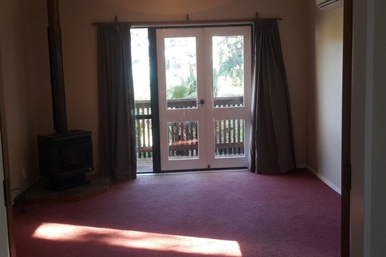 Photo of property in 20a Olivia Crescent, Tawa, Wellington, 5028