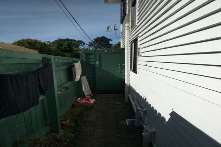 Photo of property in 6 Beaubank Road, Kelston, Auckland, 0602