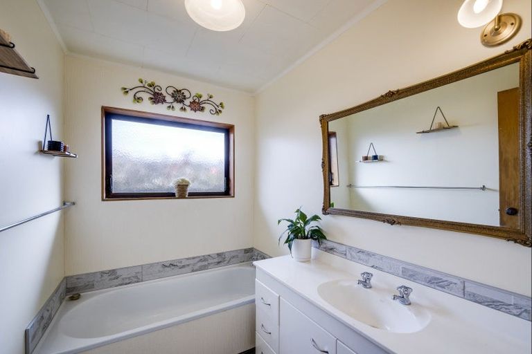 Photo of property in 1422 Woodstock Avenue, Mayfair, Hastings, 4122