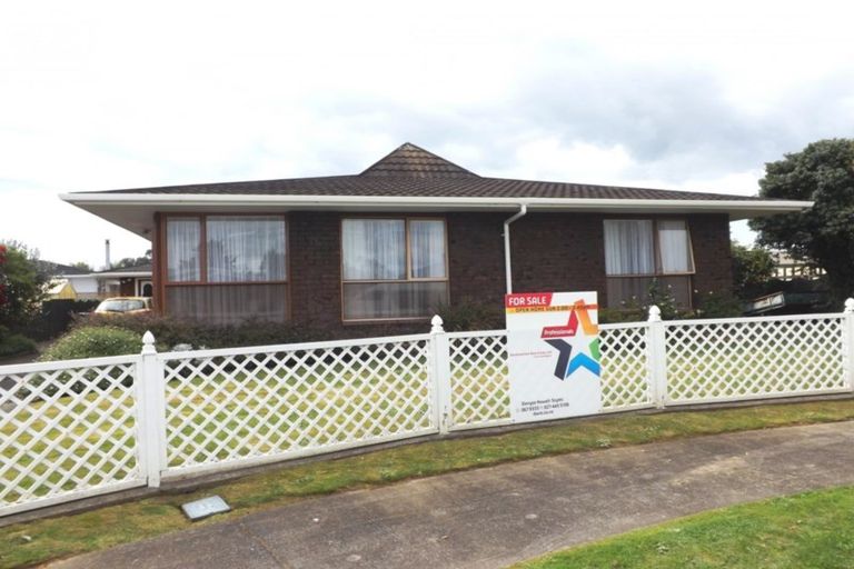 Photo of property in 10 Te Kama Street, Levin, 5510