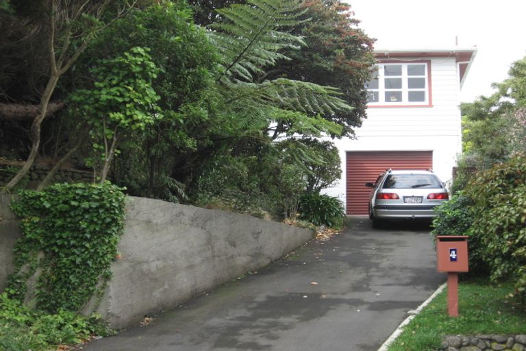 Photo of property in 4 Robert Street, Newlands, Wellington, 6037