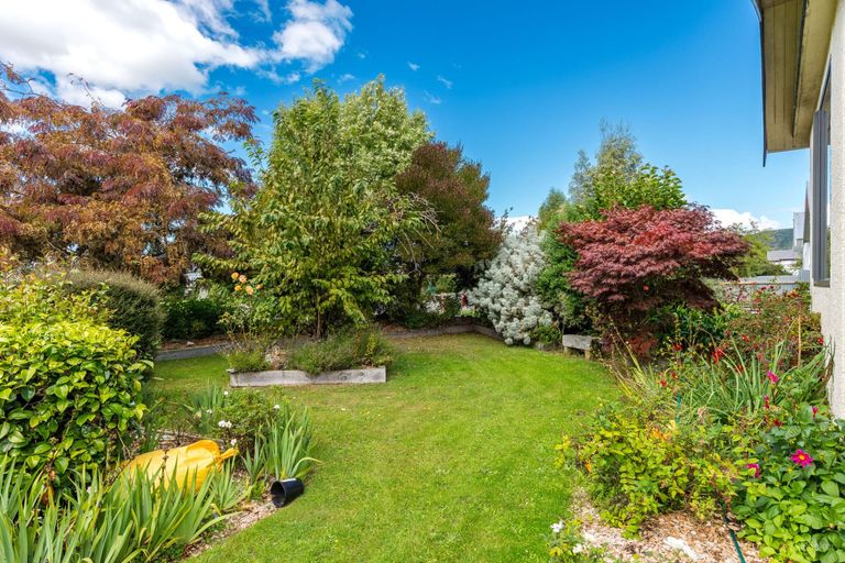 Photo of property in 70 Rhodes Street, Waimate, 7924