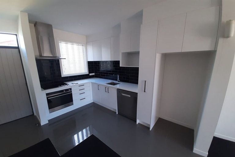 Photo of property in 4/50 Ocean View Road, Northcote, Auckland, 0627