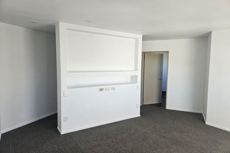 Photo of property in 9a Lupetti Rise, West Harbour, Auckland, 0618