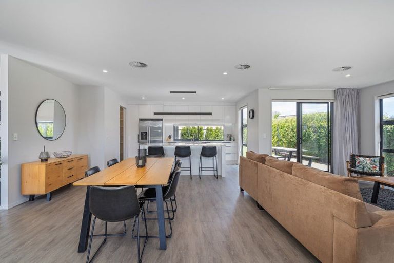 Photo of property in 6 Awatea Drive, Whitianga, 3510