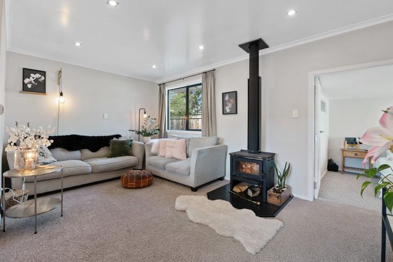 Photo of property in 8b Wyndham Road, Hannahs Bay, Rotorua, 3010