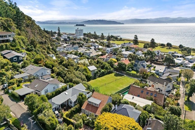 Photo of property in 4 Manuka Terrace, Eastbourne, Lower Hutt, 5013