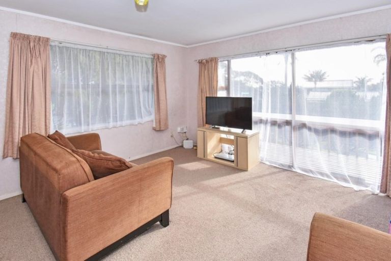 Photo of property in 1/23 Cromdale Avenue, Highland Park, Auckland, 2010