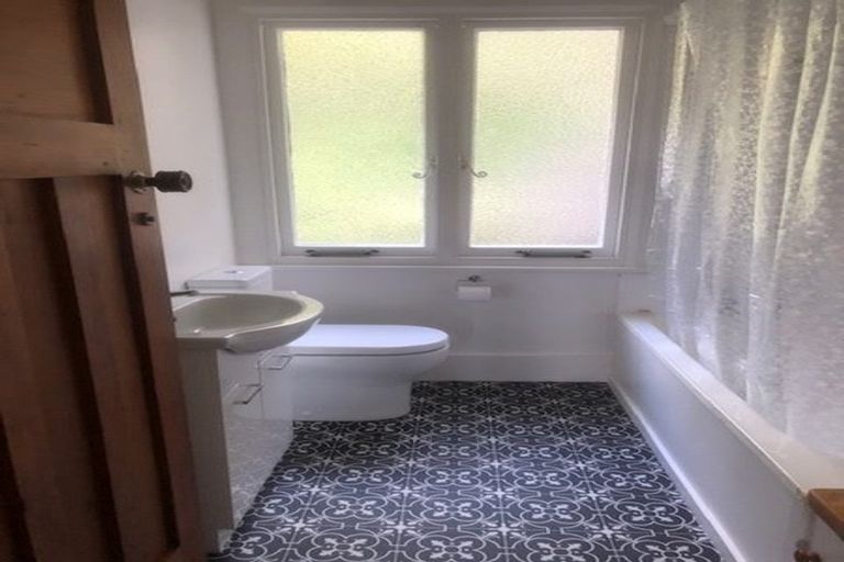 Photo of property in 51 Northland Road, Northland, Wellington, 6012