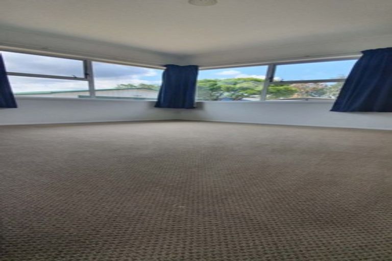 Photo of property in 98 Botany Road, Botany Downs, Auckland, 2010