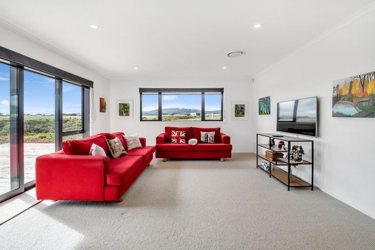 Photo of property in 42 Silicon Way, Fitzherbert, Palmerston North, 4410