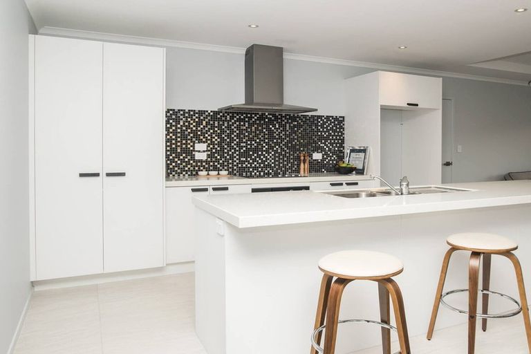 Photo of property in 14 Megaw Close, Whalers Gate, New Plymouth, 4310