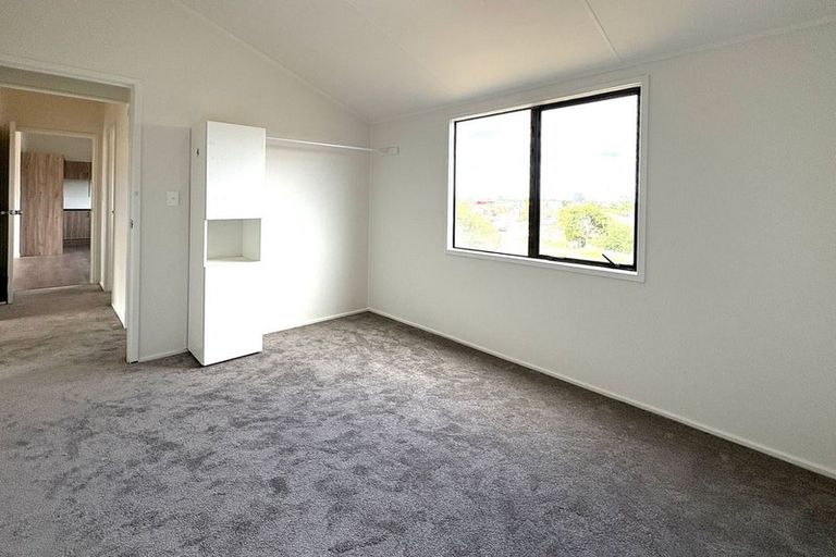 Photo of property in 87 Robert Skelton Place, Clendon Park, Auckland, 2103