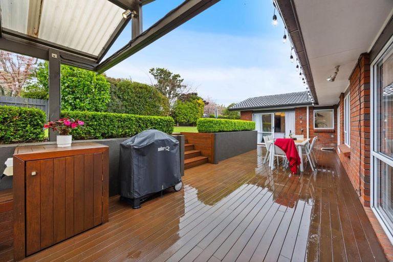 Photo of property in 6 Camira Place, Botany Downs, Auckland, 2010