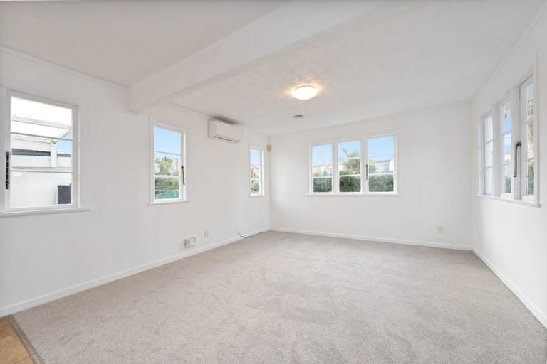 Photo of property in 2/22 Ranui Station Road, Ranui, Auckland, 0612