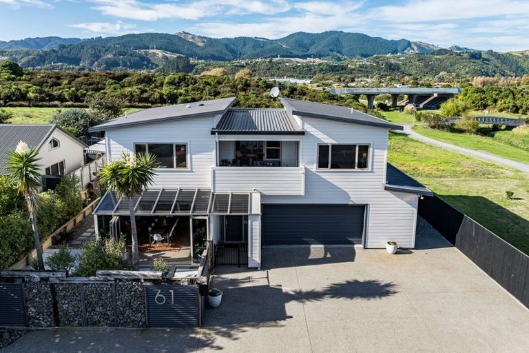 Photo of property in 61 Quadrant Heights, Paraparaumu, 5032