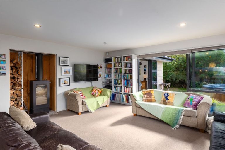 Photo of property in 4 Cordelia Lane, Heathcote Valley, Christchurch, 8022