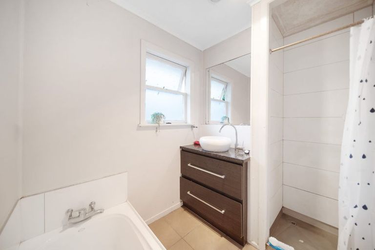 Photo of property in 20 Ronald Place, Manurewa, Auckland, 2102