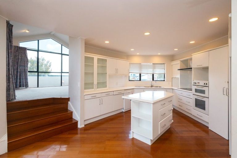 Photo of property in 20 Gillard Place, Eastern Beach, Auckland, 2012